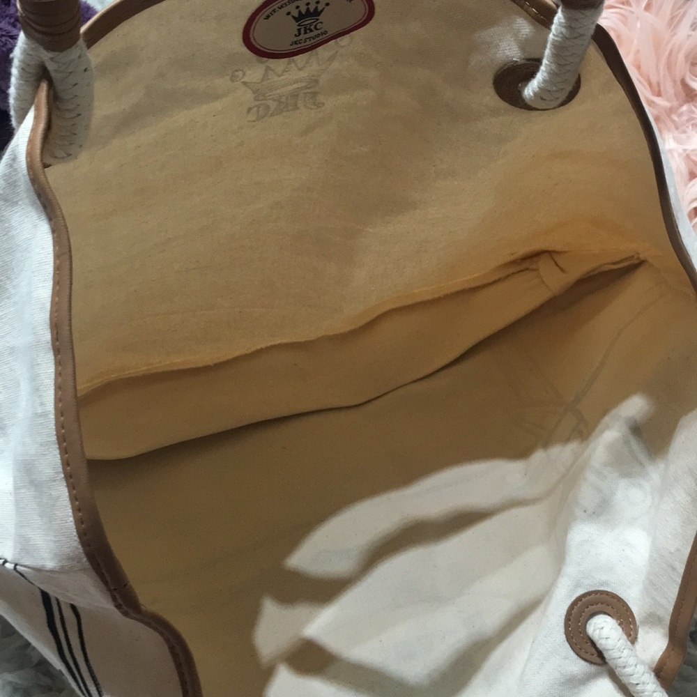 “Emotional Baggage” large tote bag - Picture 8 of 8